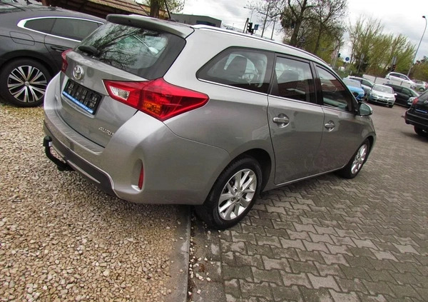 Toyota Auris cena 32400 przebieg: 207000, rok produkcji 2013 z Końskie małe 137